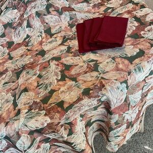 Festive Leaf Tablecloth + 4 burgundy napkins - 82”x58” (oblong)